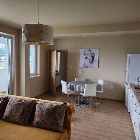 Apartman Greenside Михаловце Екстериор снимка